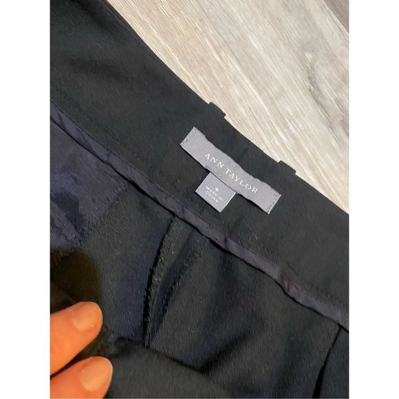 Ann Taylor Button Straight Leg Front-Pleat Black Dress Pants, Size 6 - Picture 3 of 9